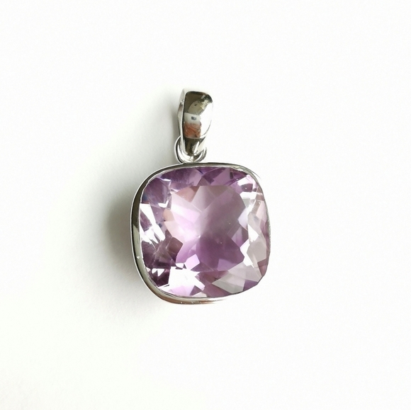 BEAUTIFUL 14ct Brazilian Amethyst in Sterling Silver pendant for necklace - Picture 5 of 11